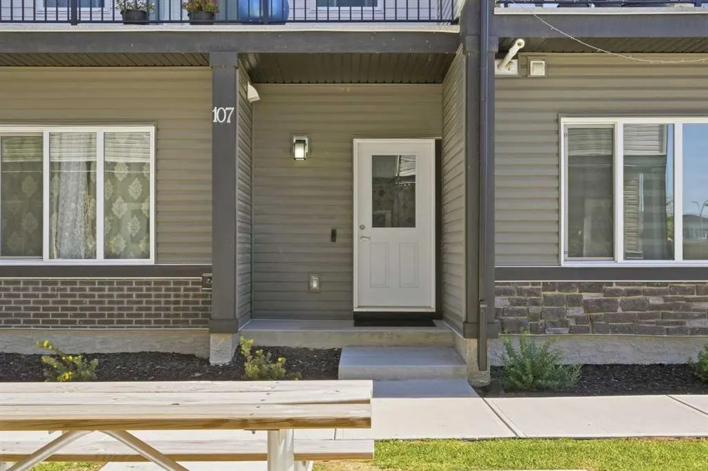 107 Corner Meadows Square NE