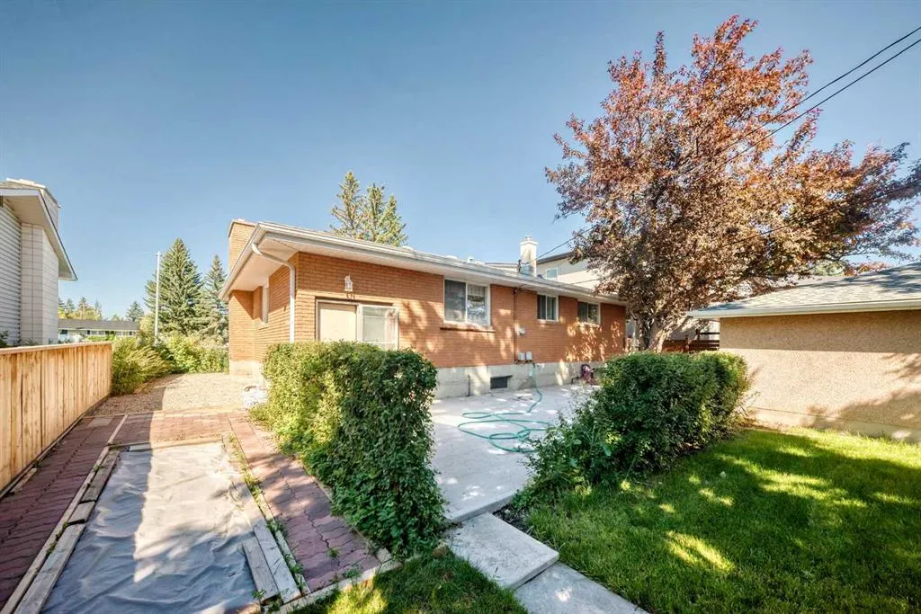 4620 Voyageur Drive NW