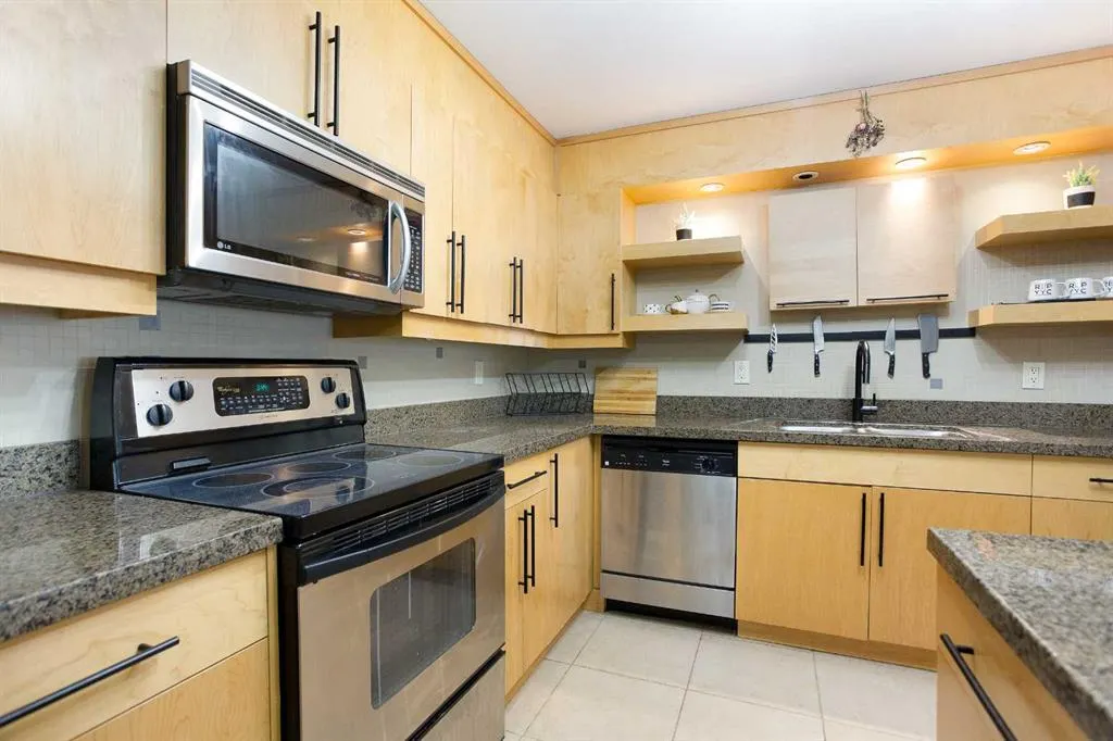350 4 Avenue NE #102