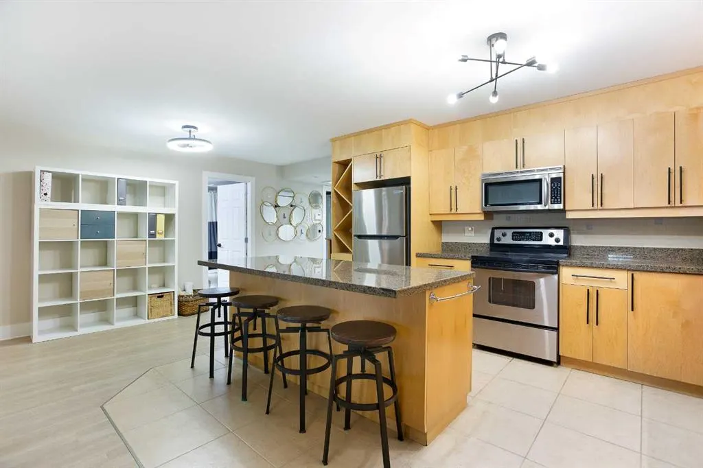 350 4 Avenue NE #102