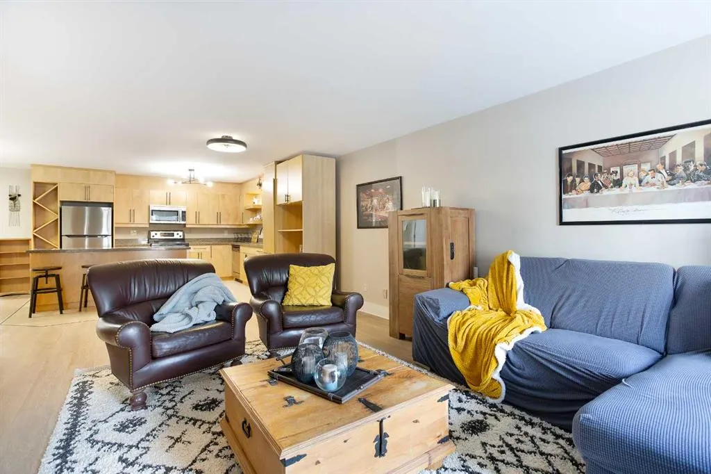 350 4 Avenue NE #102