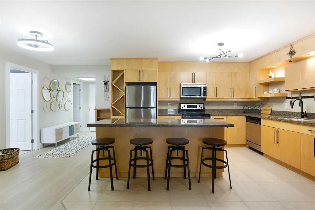 350 4 Avenue NE #102