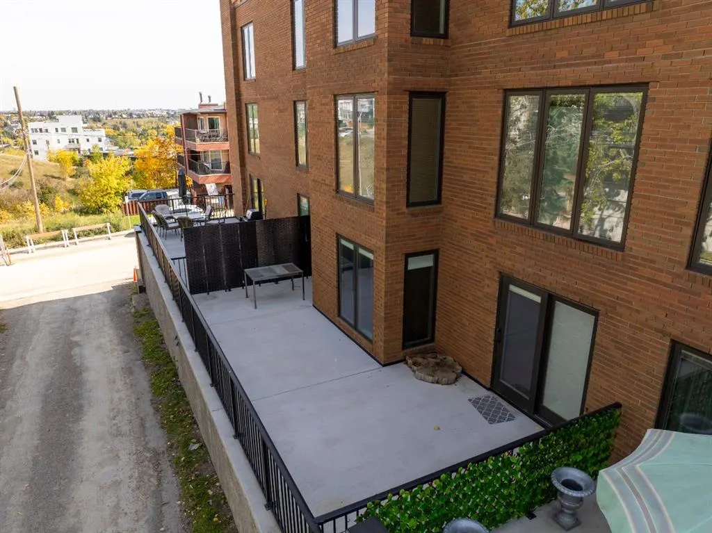 350 4 Avenue NE #102