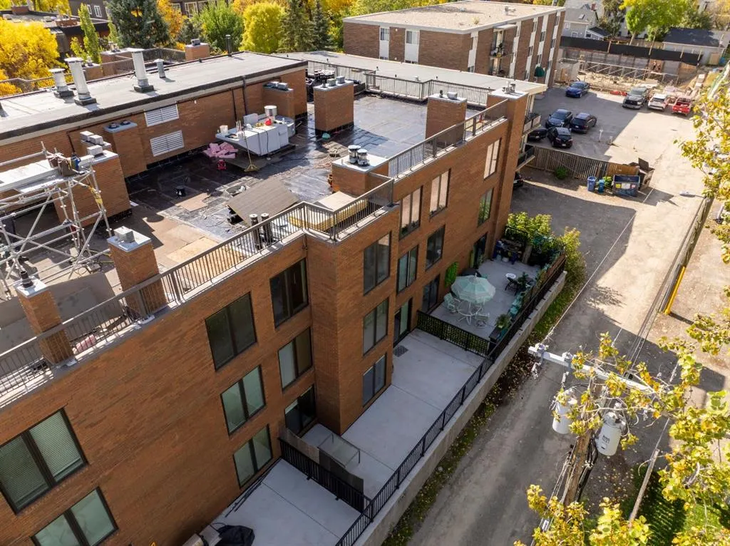 350 4 Avenue NE #102