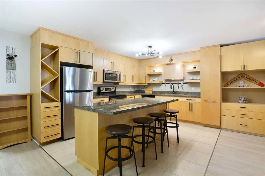 350 4 Avenue NE #102