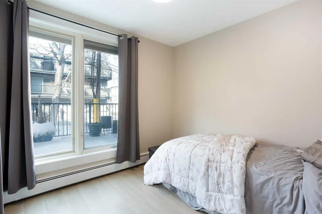 350 4 Avenue NE #102