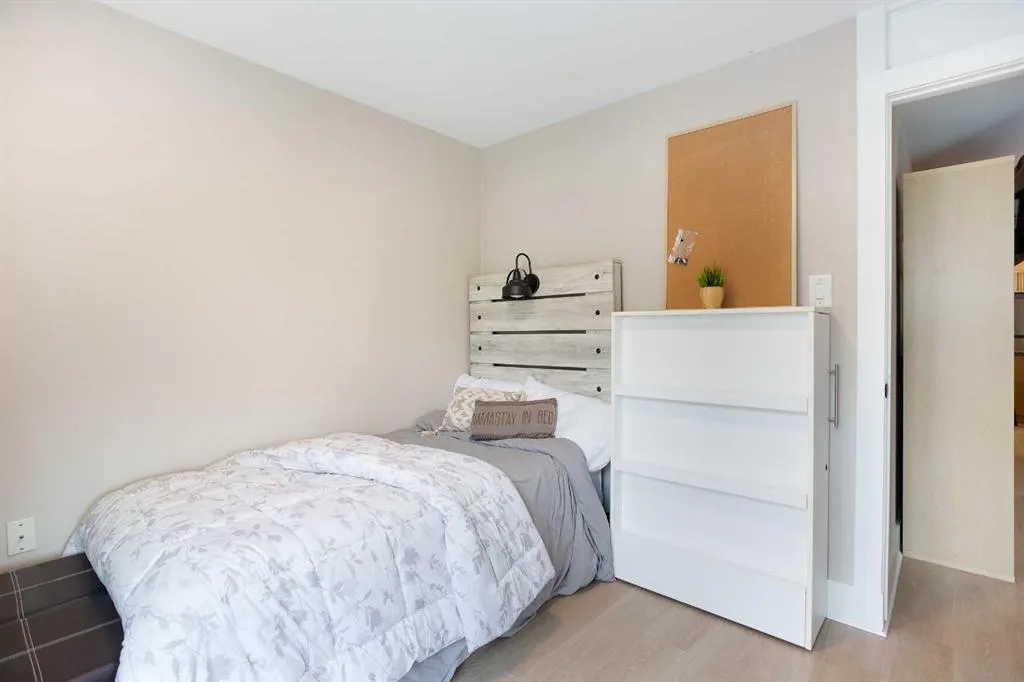 350 4 Avenue NE #102