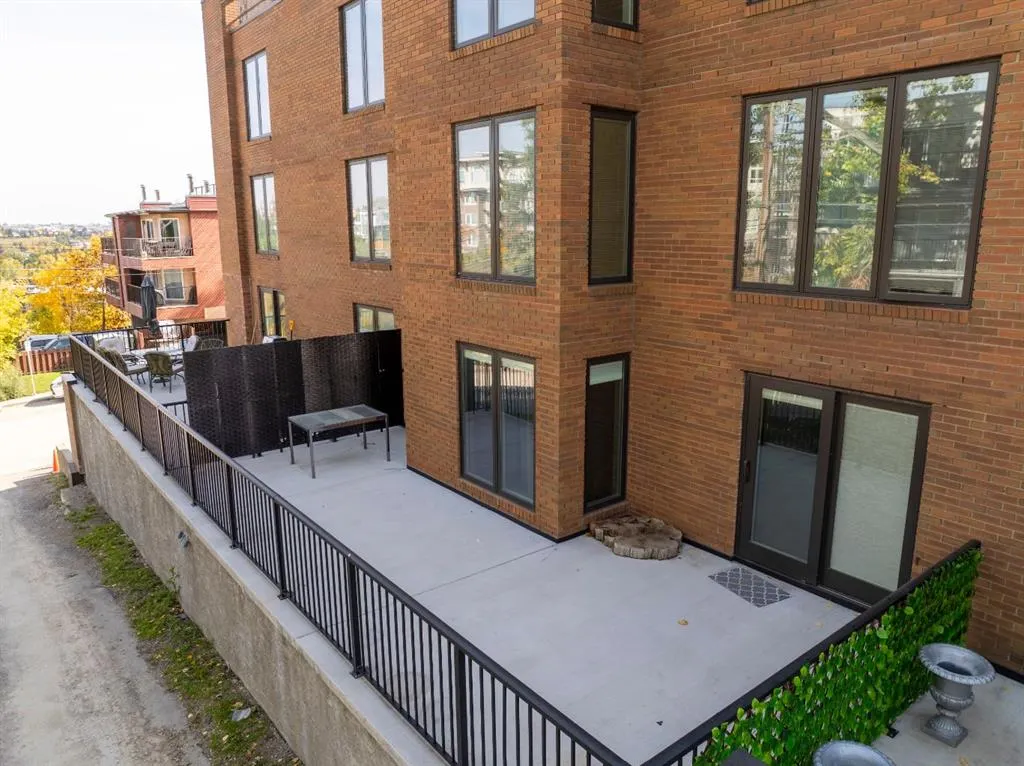 350 4 Avenue NE #102