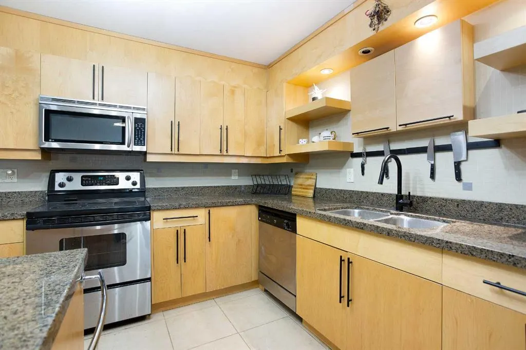 350 4 Avenue NE #102