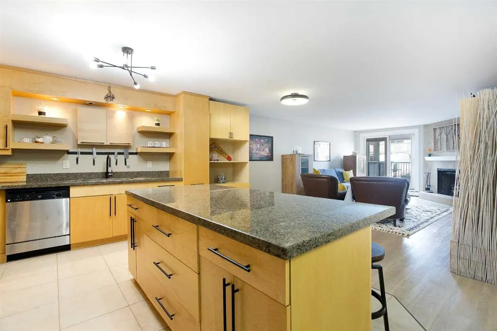 350 4 Avenue NE #102
