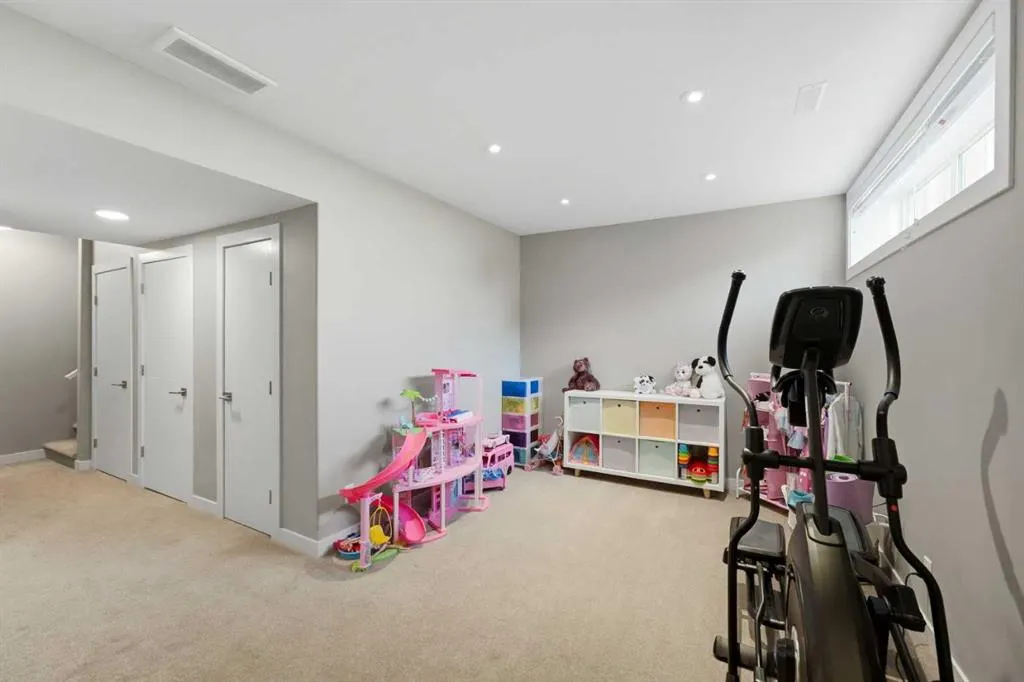 59 Village Crescent