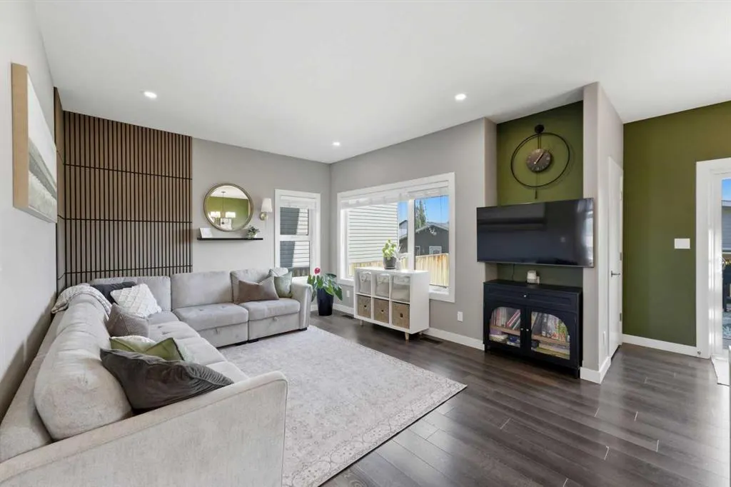 59 Village Crescent