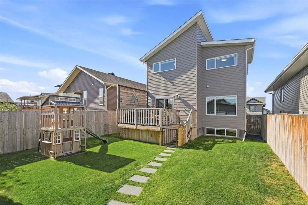 59 Village Crescent