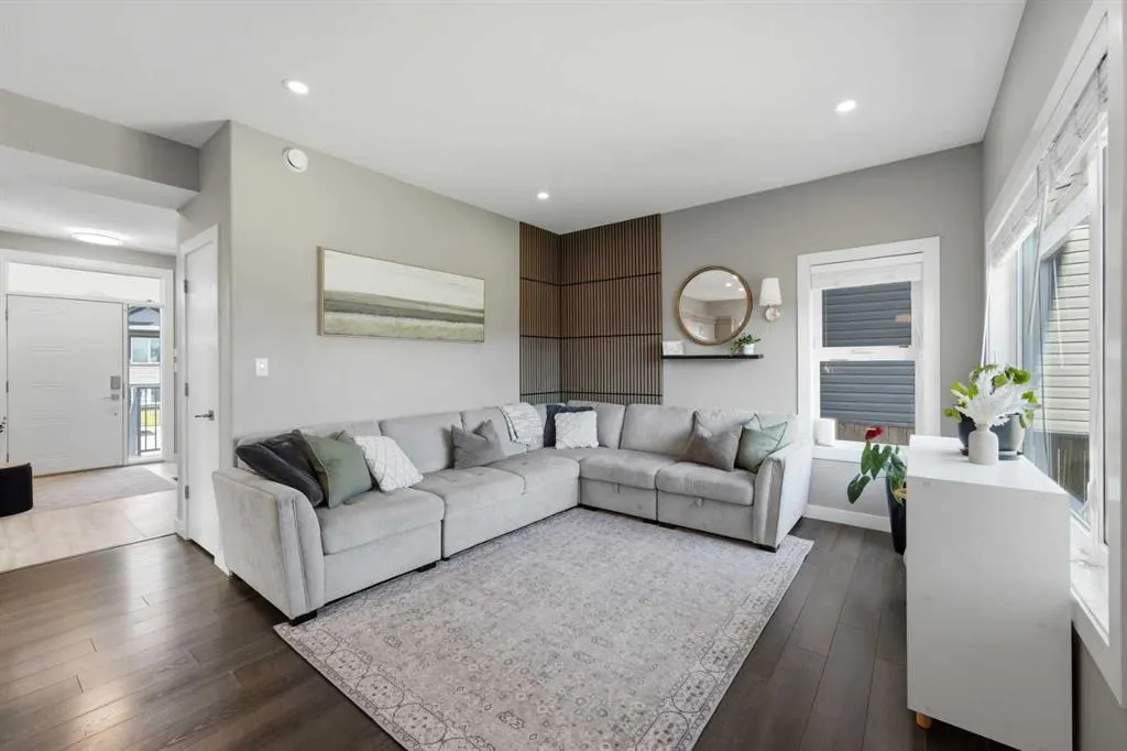 59 Village Crescent