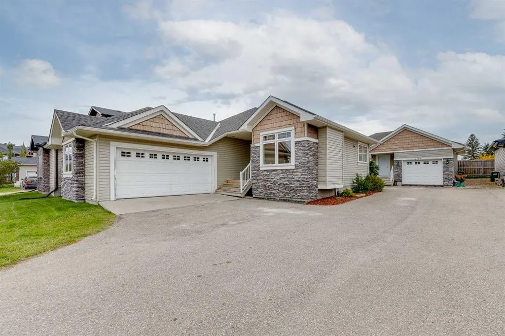 115 Strathmore Lakes Common
