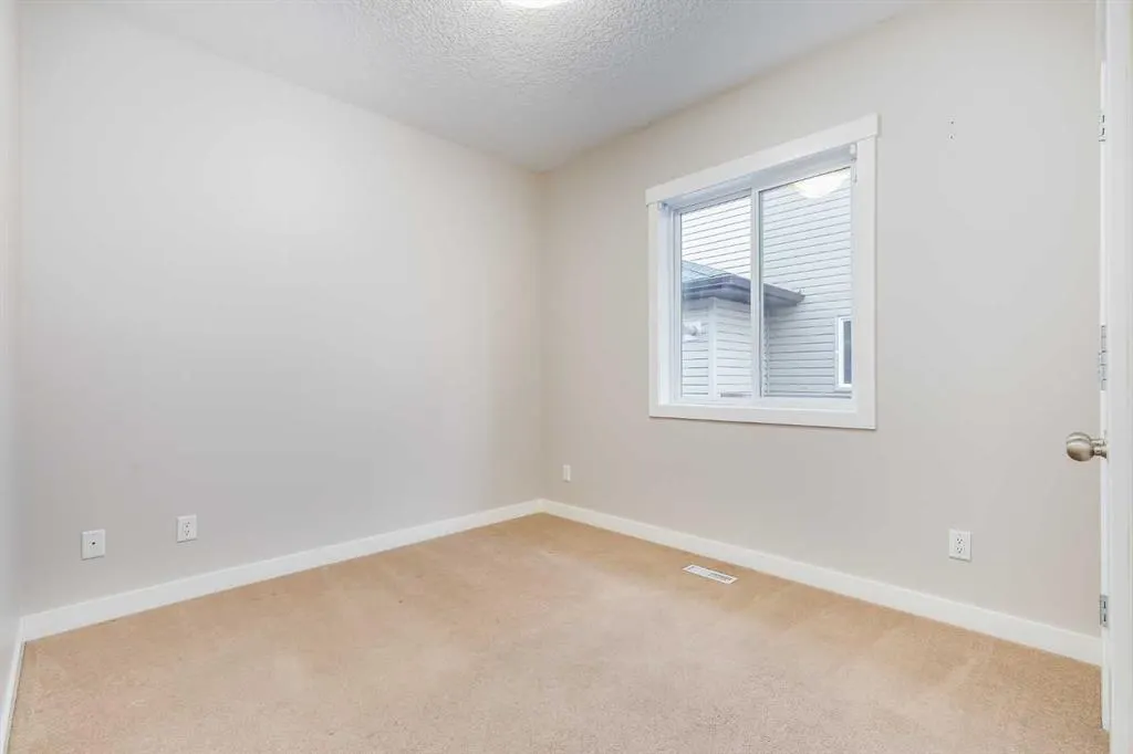 115 Strathmore Lakes Common