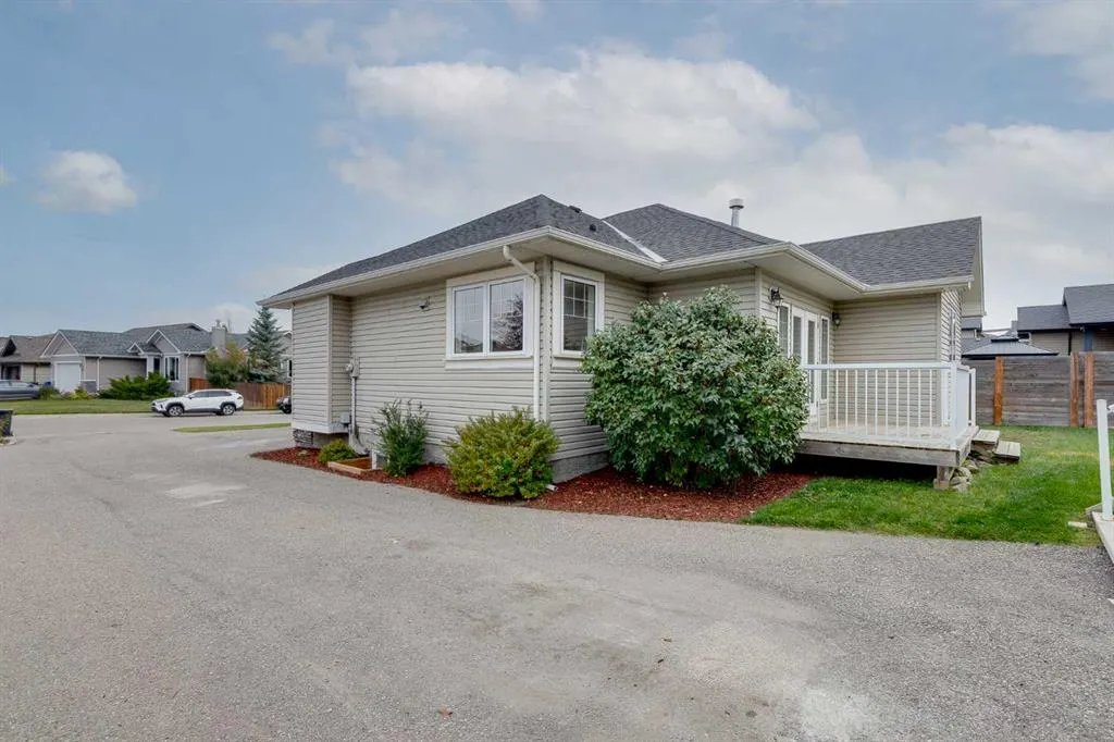 115 Strathmore Lakes Common