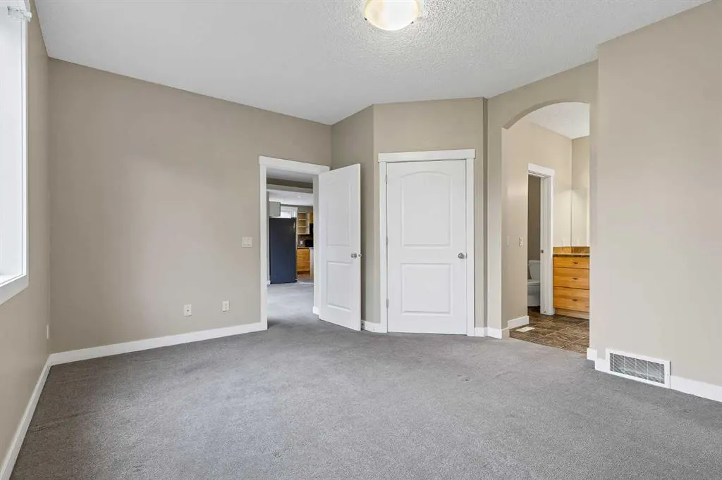 115 Strathmore Lakes Common
