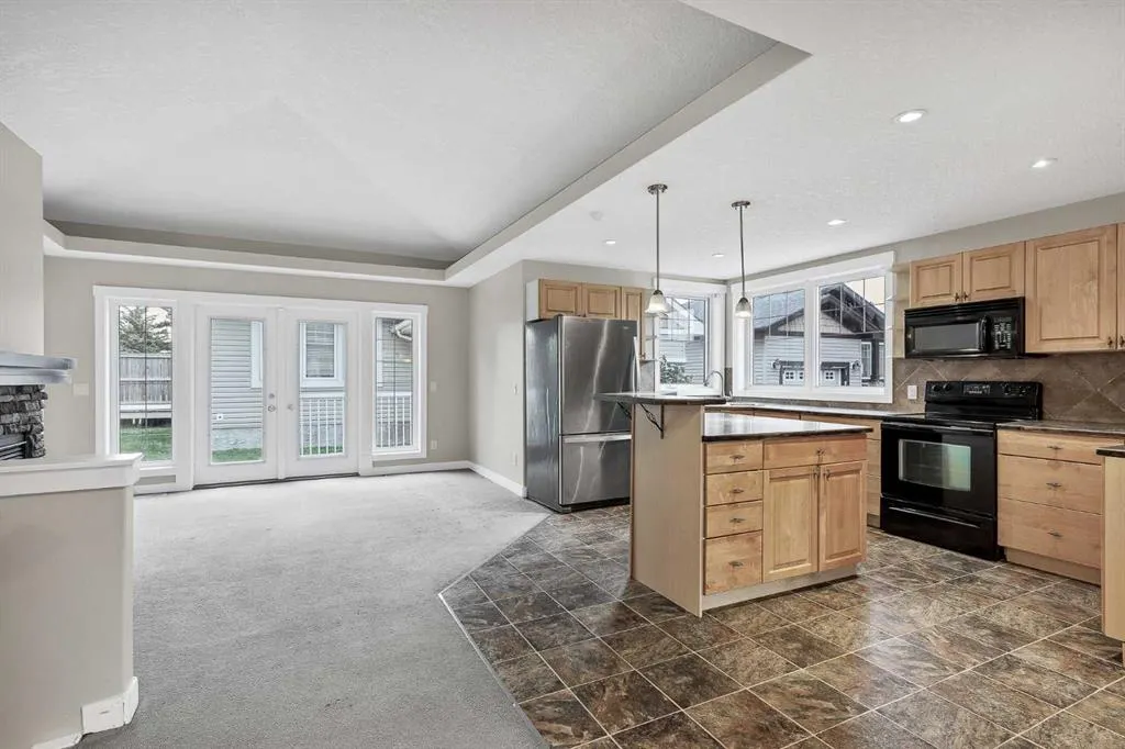 115 Strathmore Lakes Common
