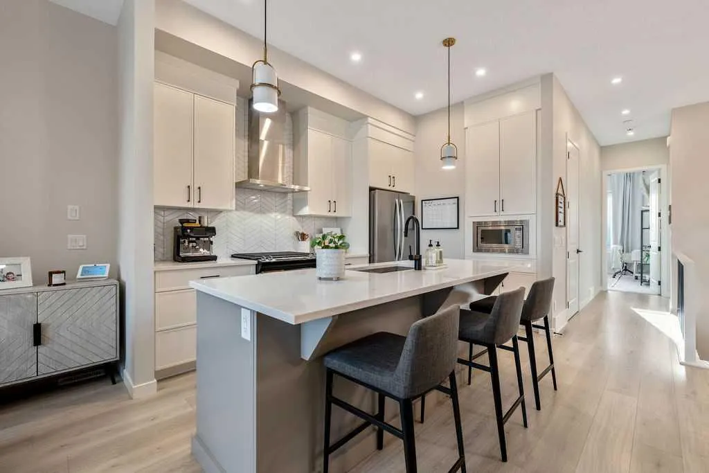 655 Marine Drive SE