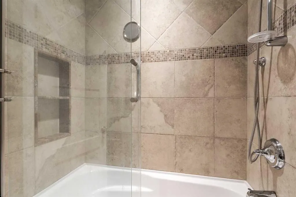 312 Cedar Crescent SW #301