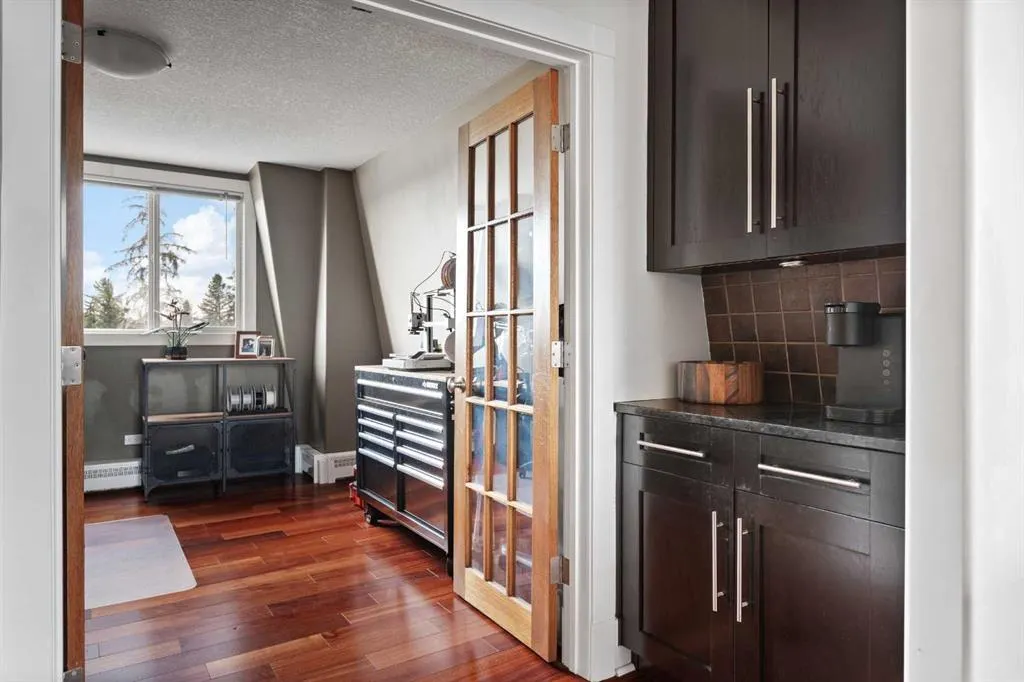 312 Cedar Crescent SW #301