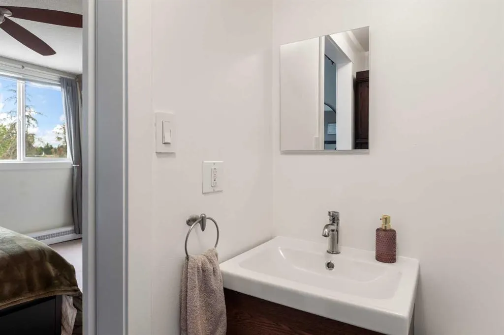 312 Cedar Crescent SW #301