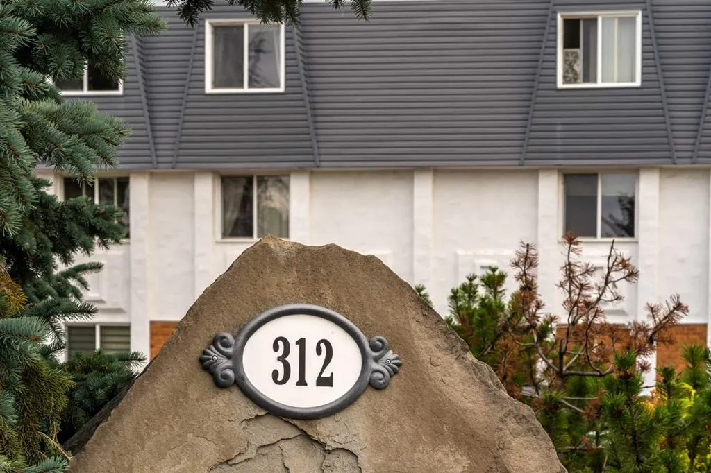 312 Cedar Crescent SW #301