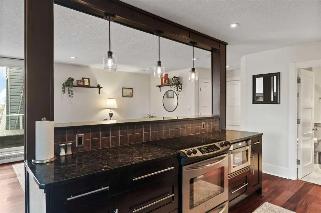 312 Cedar Crescent SW #301