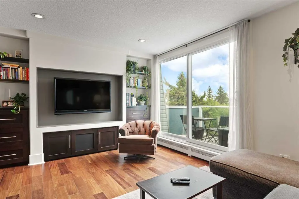 312 Cedar Crescent SW #301