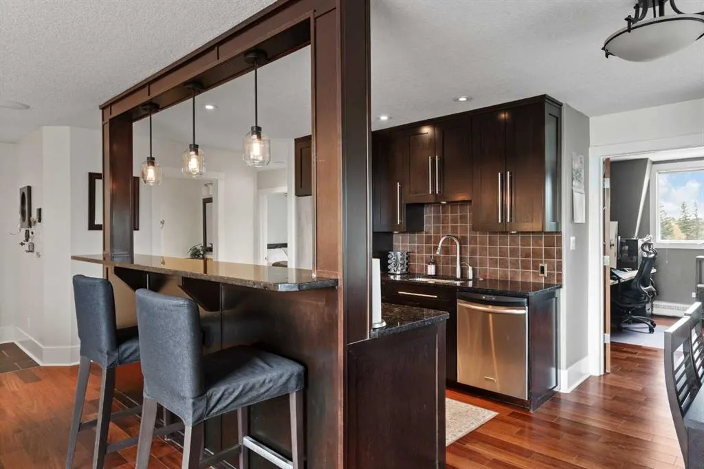 312 Cedar Crescent SW #301