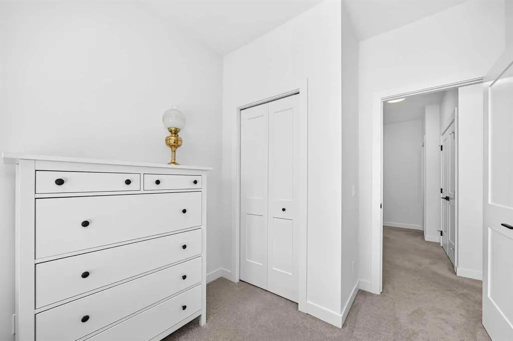 35 Silverton Glen Green SW