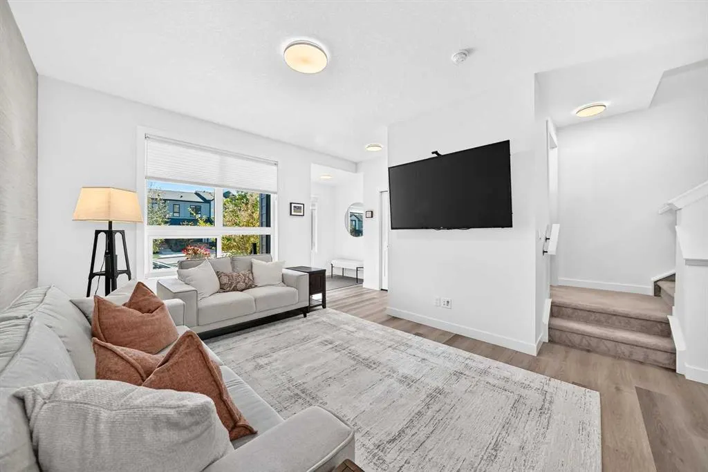 35 Silverton Glen Green SW