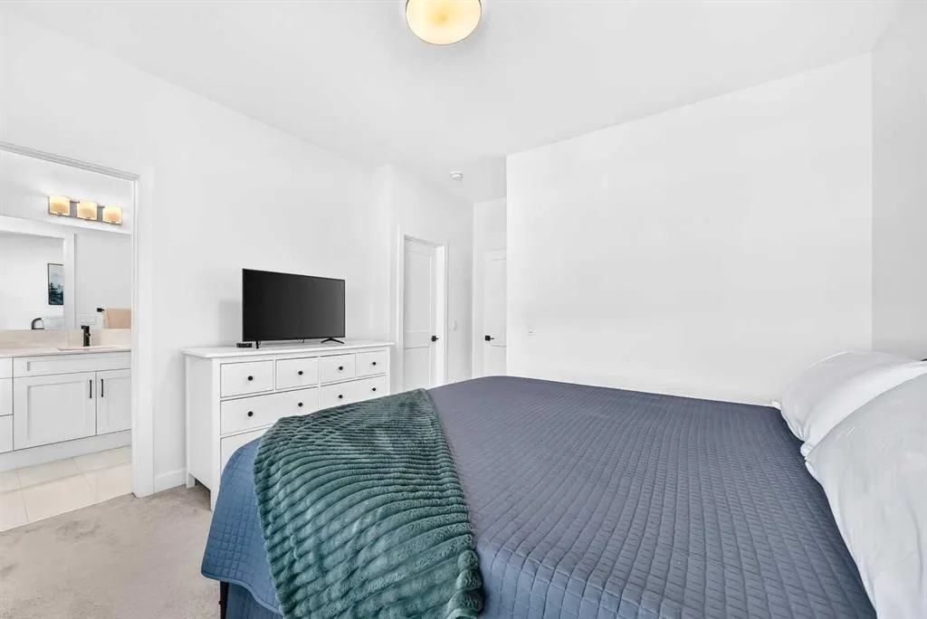 35 Silverton Glen Green SW