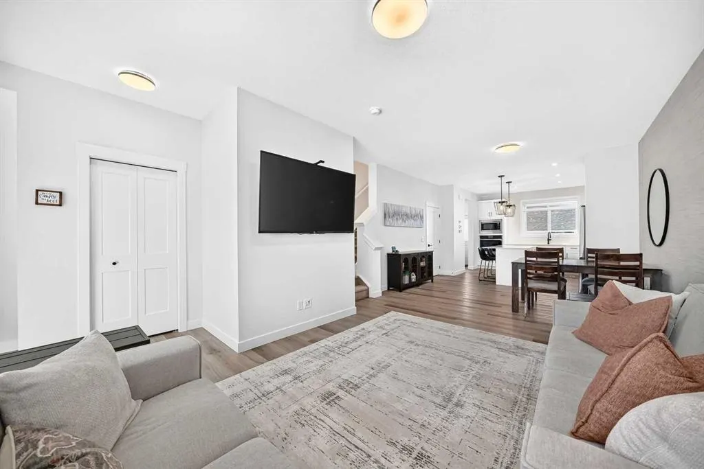 35 Silverton Glen Green SW