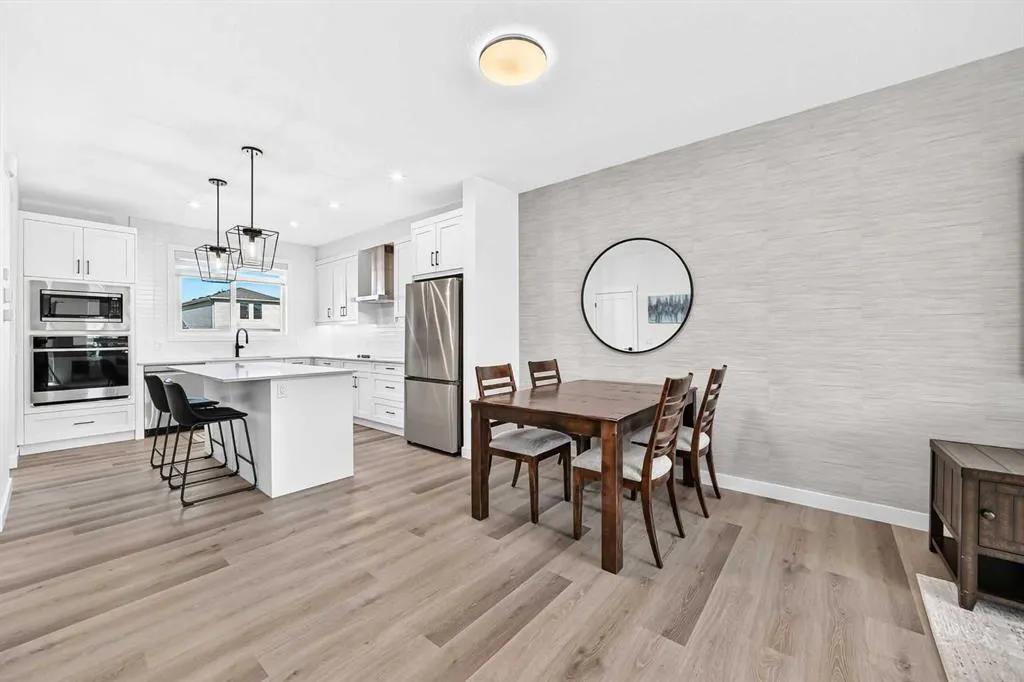 35 Silverton Glen Green SW