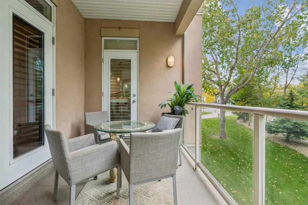 14 Hemlock Crescent SW #8202