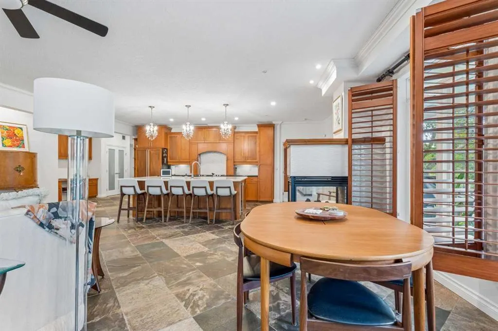 14 Hemlock Crescent SW #8202