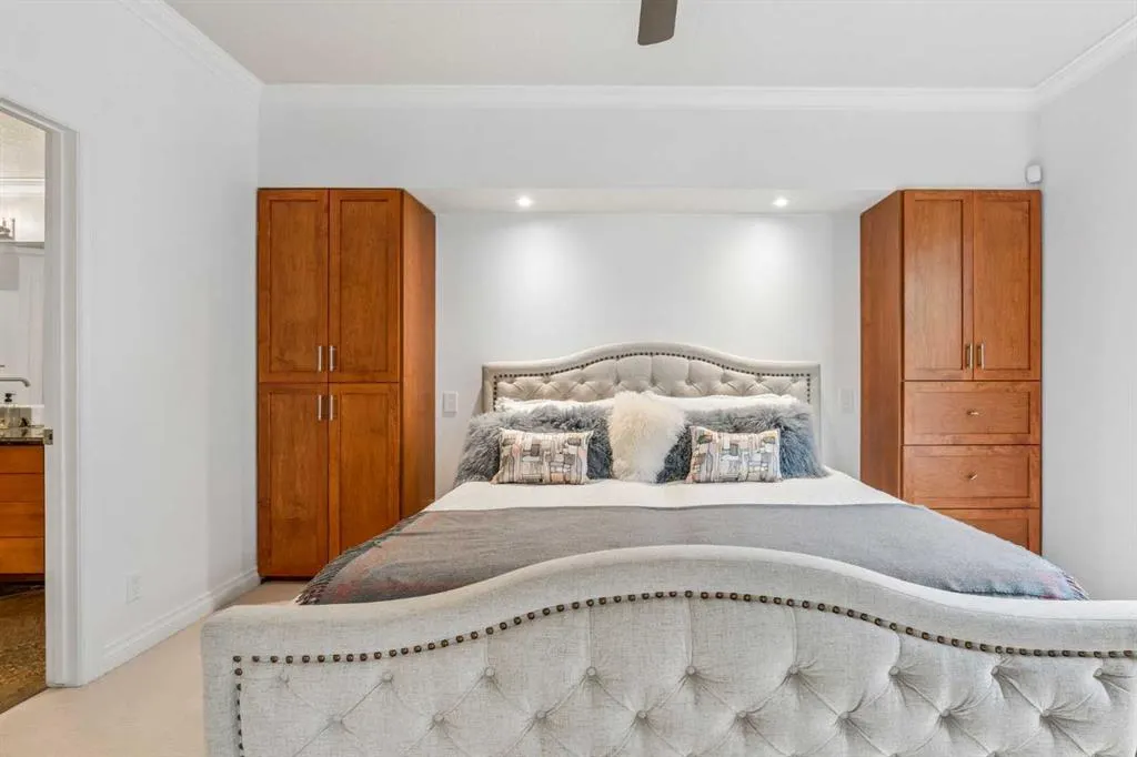 14 Hemlock Crescent SW #8202