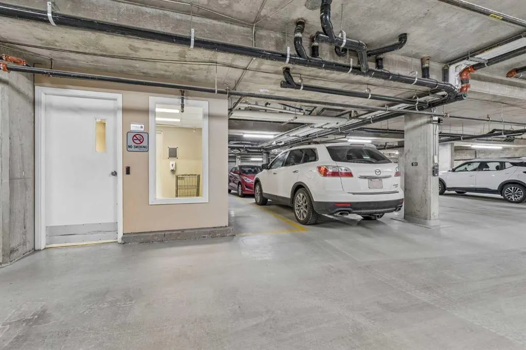 14 Hemlock Crescent SW #8202