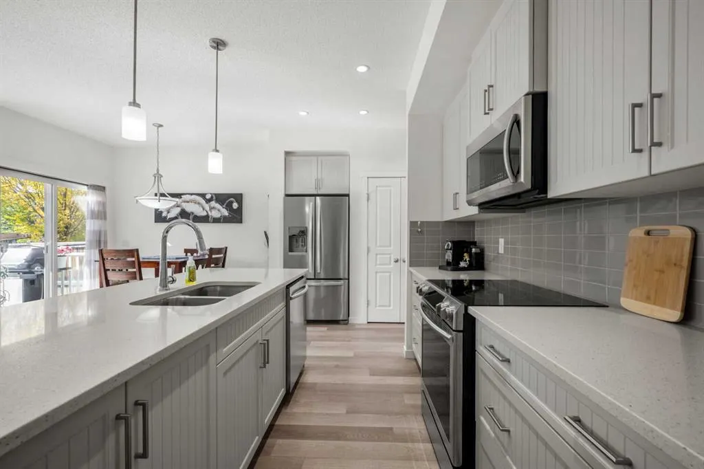 203 Mahogany Grove SE