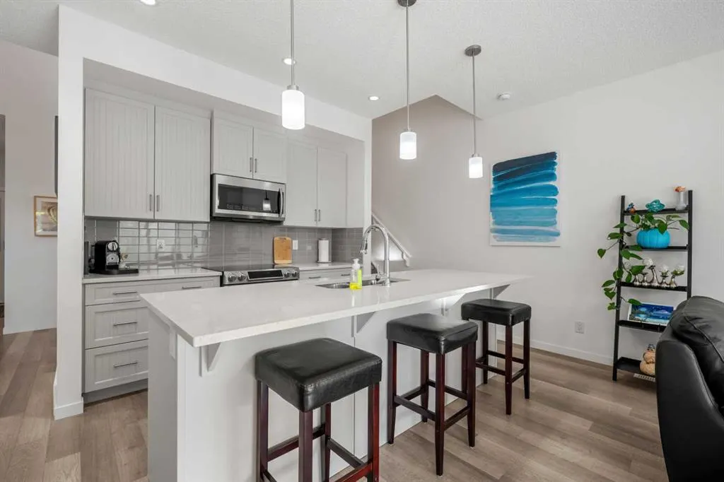 203 Mahogany Grove SE