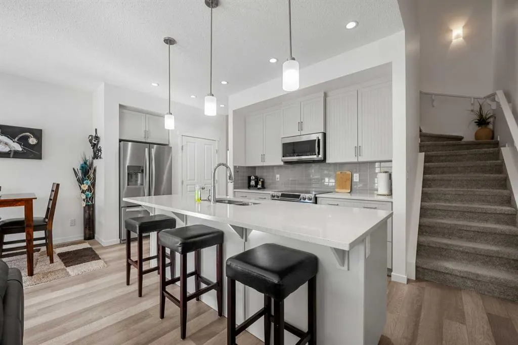 203 Mahogany Grove SE