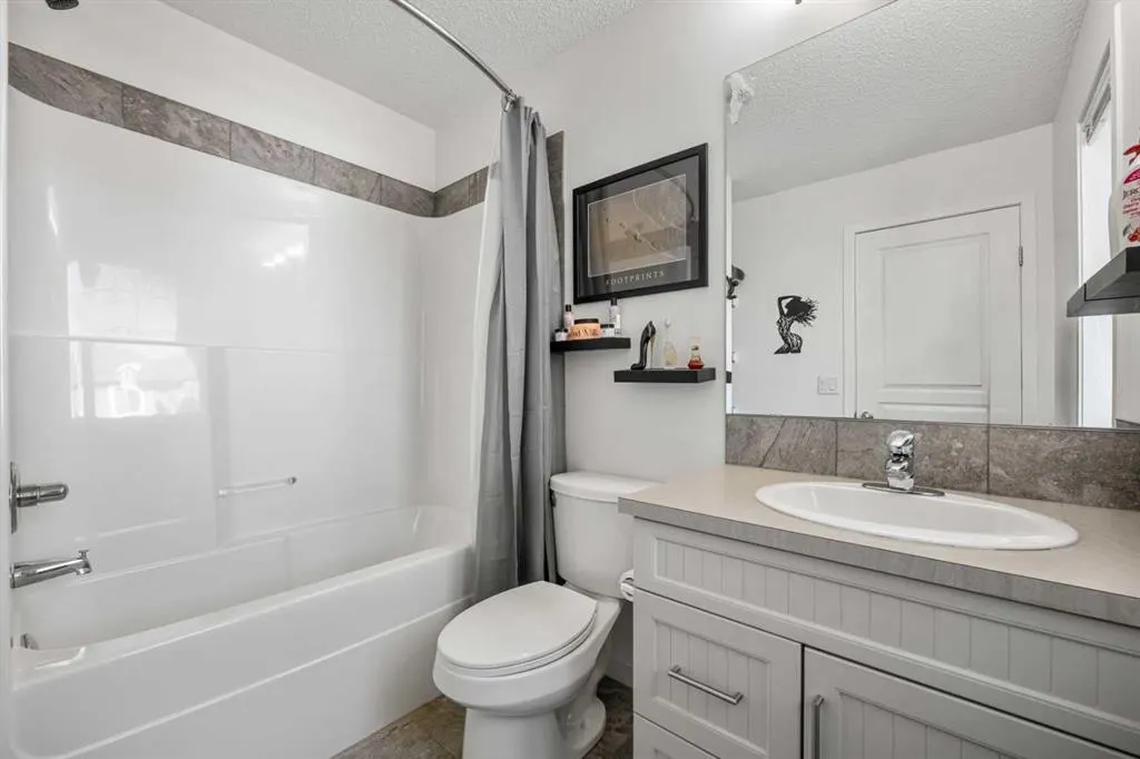 203 Mahogany Grove SE