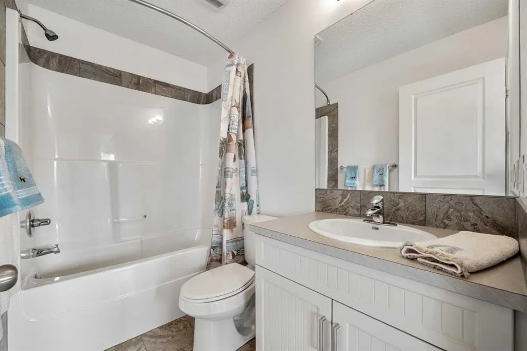 203 Mahogany Grove SE