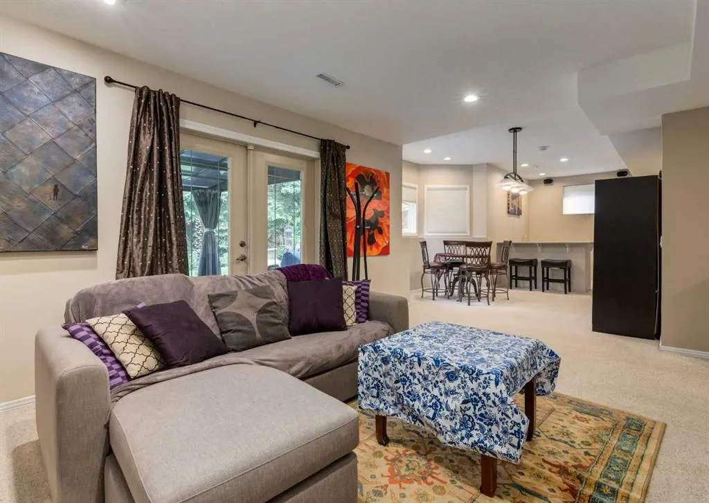 492 Silvergrove Gardens NW
