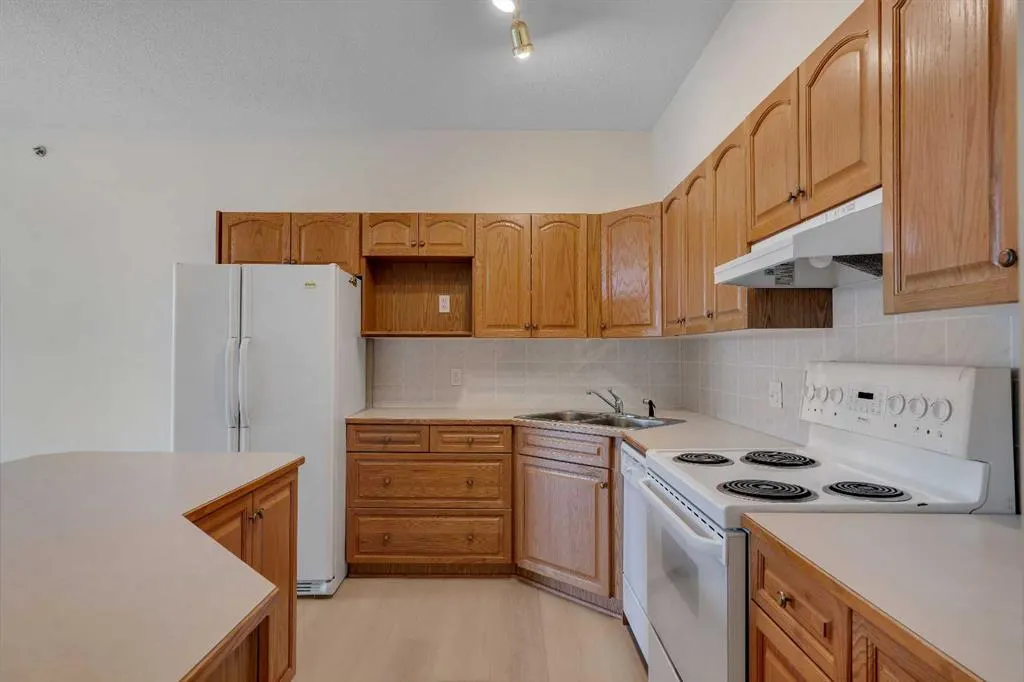 4835 Dalhousie Drive NW #203