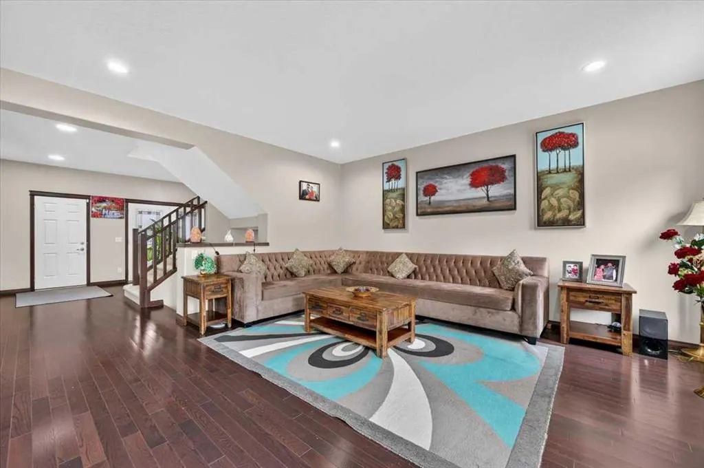 233 Aspenmere Circle