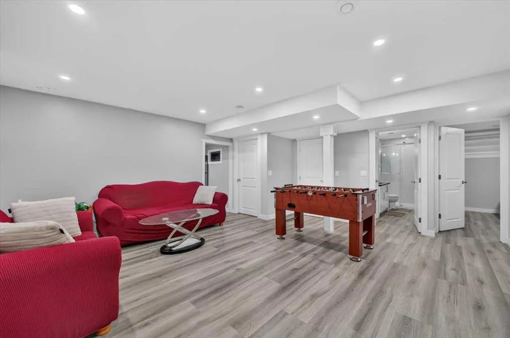 233 Aspenmere Circle