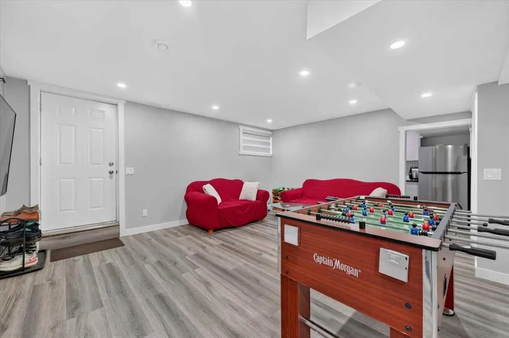 233 Aspenmere Circle